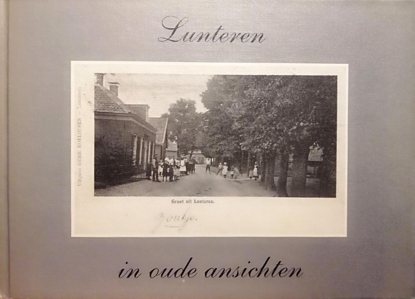 Ham , Jan ten . & Vincent Lagerwij . [ ISBN 9789028845848 ] 3719 - Lunteren in  Oude  Ansichten . ( Rijkelijk geillustreerd met vele oude ansichten van families , boerderijen , scholen , dagelijkse bezigheden van de Lunteranen en van vele bewoners van voor 1930 . )