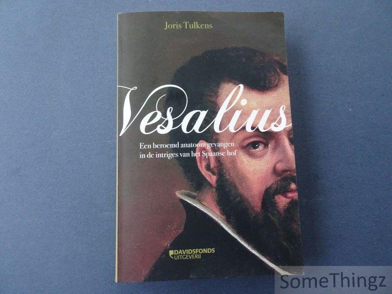 Tulkens, Joris. - Vesalius. Een beroemd anatoom gevangen in de intriges van het Spaanse hof. Historische roman.