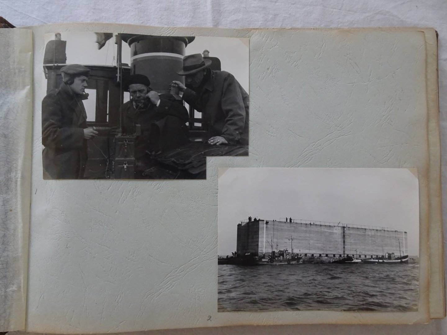 N.n.. - Dijkdoorbraak Zeeland 1953 en herstel. Fotoboek.