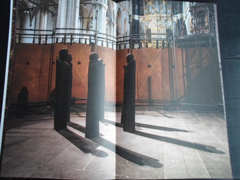 Los, Emma - In Between, installatie van Henk Schut
