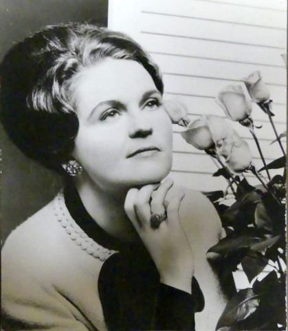 Haebler, Ingrid: - [Fotografie, Brustbile nach halbrechts]