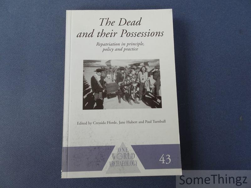 Cressida Fforde, Jane Hubert, Paul Turnbull (editors). - The Dead and their Possessions: Repatriation in Principle, Policy and Practice.
