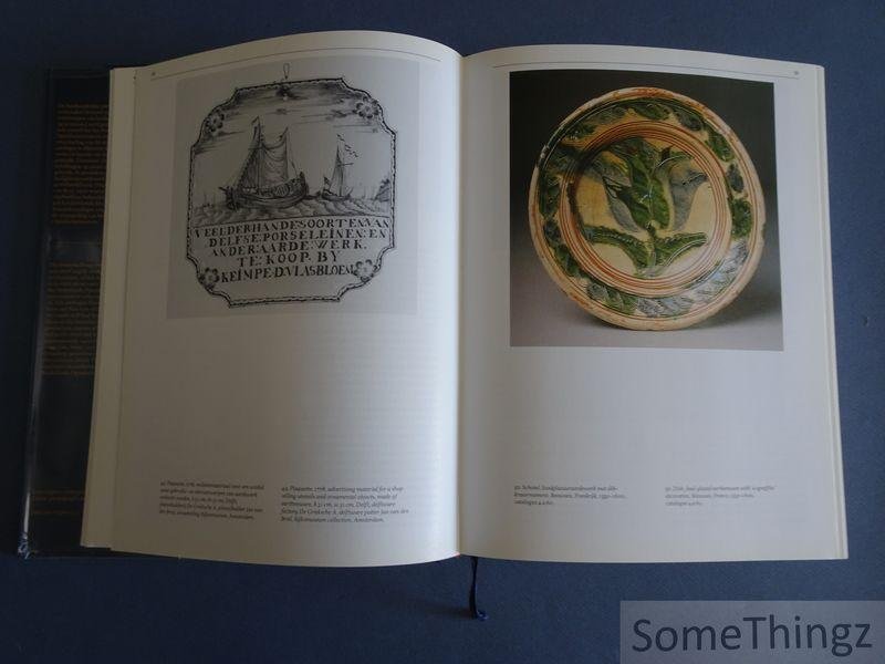 Klijn, E.M.Ch.F. - Loodglazuuraardewerk in Nederland. De collectie van het Nederlands Openluchtmuseum / Lead-glazed earthenware in the Netherlands. The collection of the Nederlands Openluchtmuseum