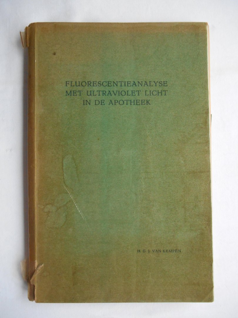 Kempen, Dr. H.G.J. van - Fluorescentieanalyse met ultraviolet licht in de apotheek.