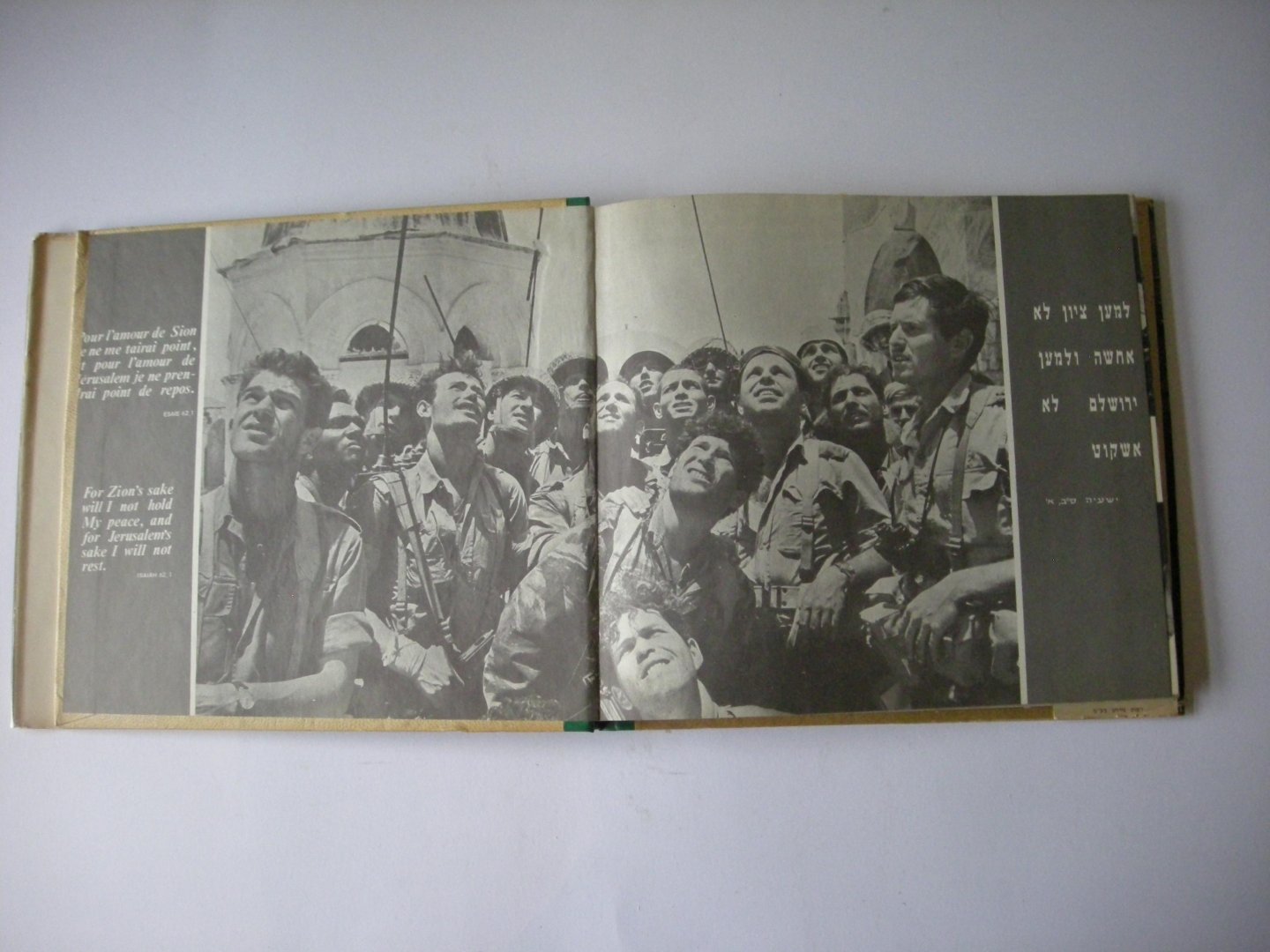 Arye Hasjavia - Album de la guerre israelo - arabe 1967  Album of the Israeli - Arab War.  L'Histoire d'une guerre / The Story of a War