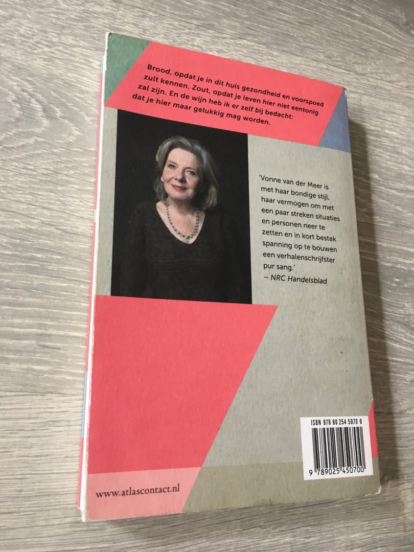 Meer, Vonne van der - Brood, zout, wijn, gesigneerd