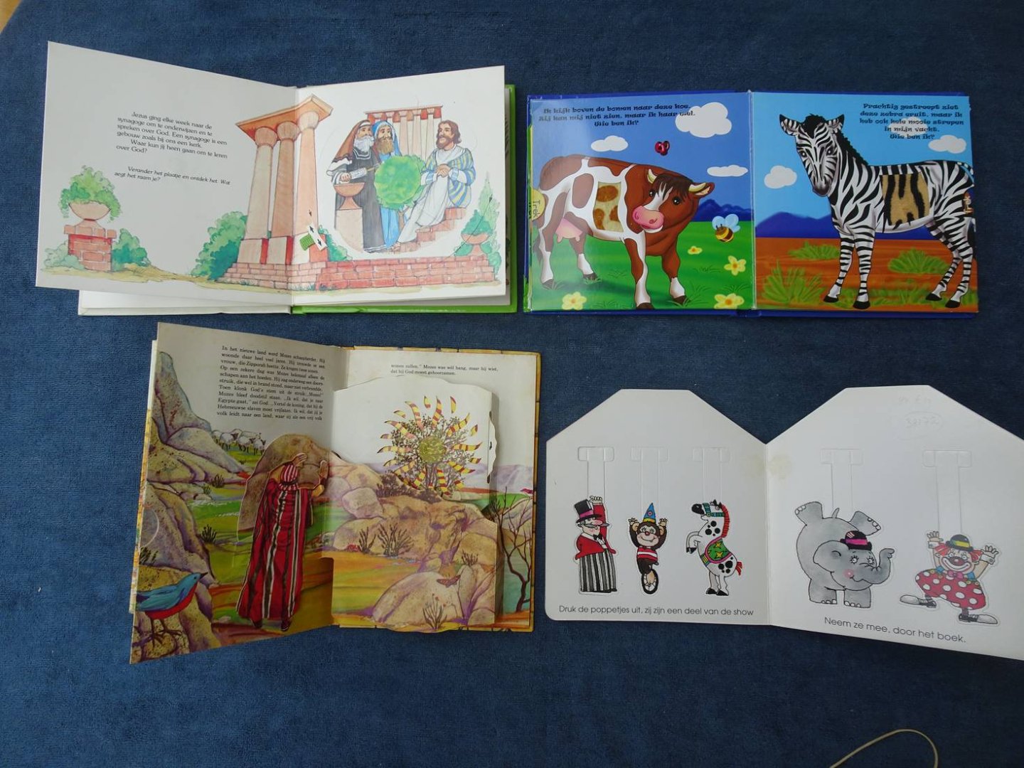 N.n.. - Venster Toverboek. Wilde dieren. Voelen, zien, uittrekken en leren/ Circus Hoeplakee. Een kinder poppenkastboek/ Jezus laat ons zien hoe wij moeten leven. Een kaleidoscoop boek. Mozes. Een diorama-boek. 4 stuks pop-up boeken.