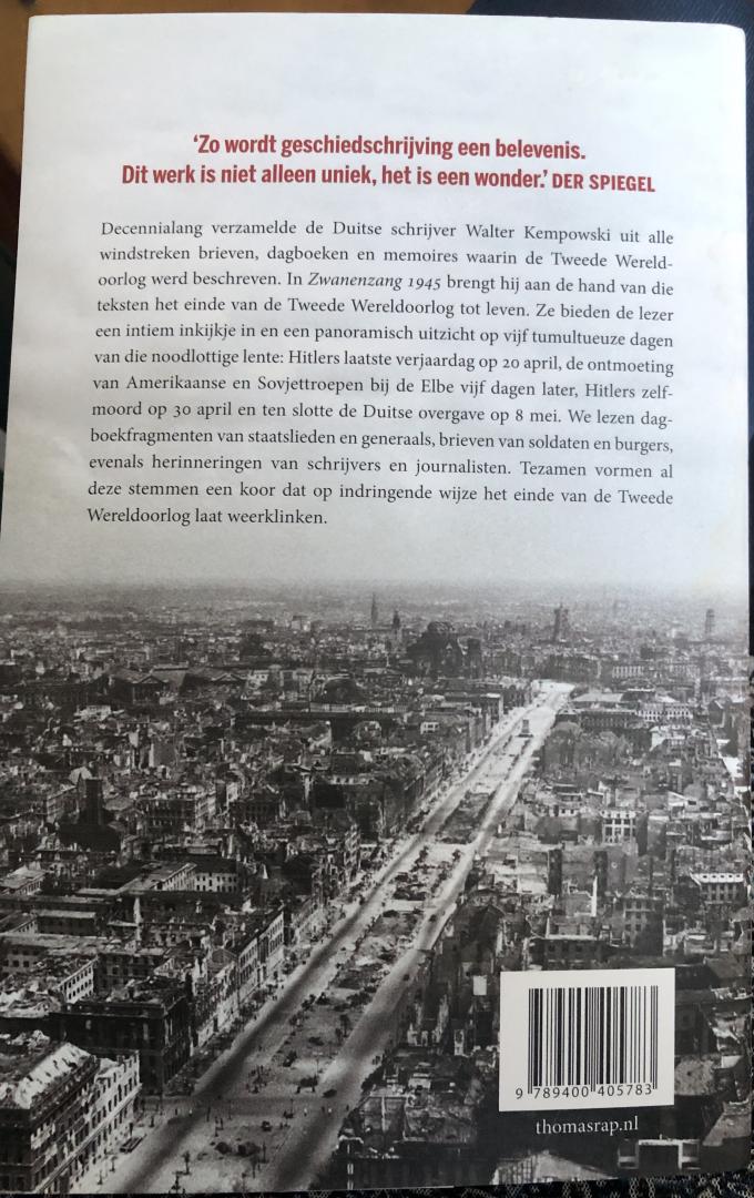 Kempowski, Walter - Zwanenzang 1945 / Een collectief dagboek - Van Hitlers verjaardag tot de bevrijdingsdag
