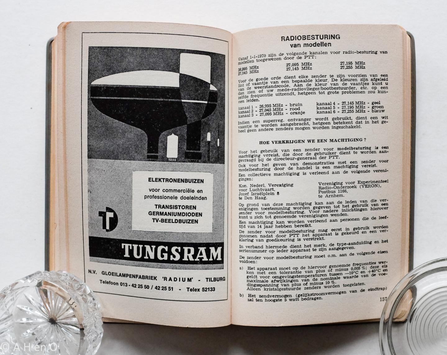 De Muiderkring - Elektronisch Jaarboekje 1975 / samengesteld en uitgegeven door de Muiderkring