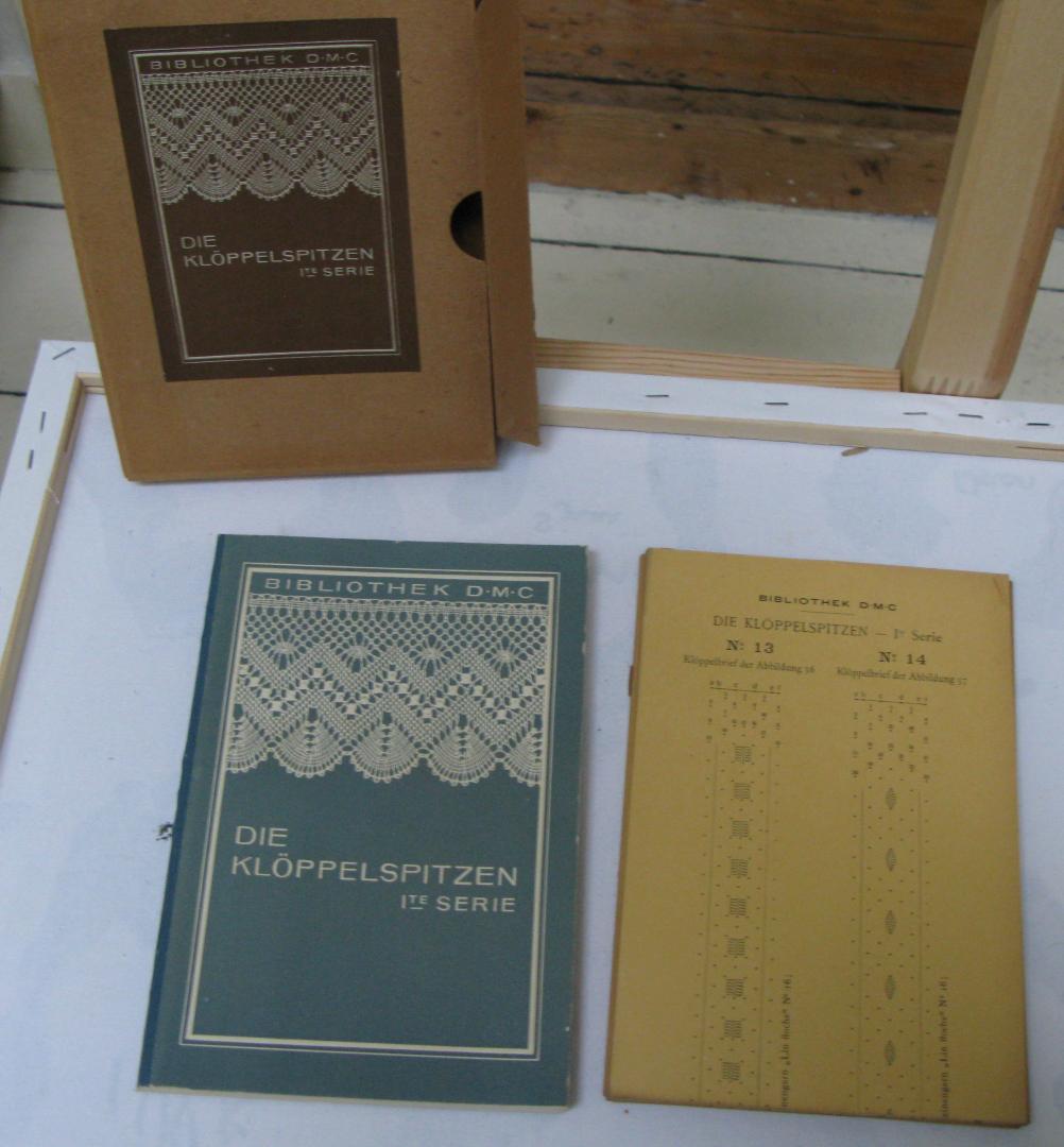 Bibliothek DMC - Die Klöppelspitzen ( Kantklossen ) 1ste Serie. Geillustreerd met 84 afbeeldingen in zw/w. + 54 Patronen ( als uitslaande blz. )