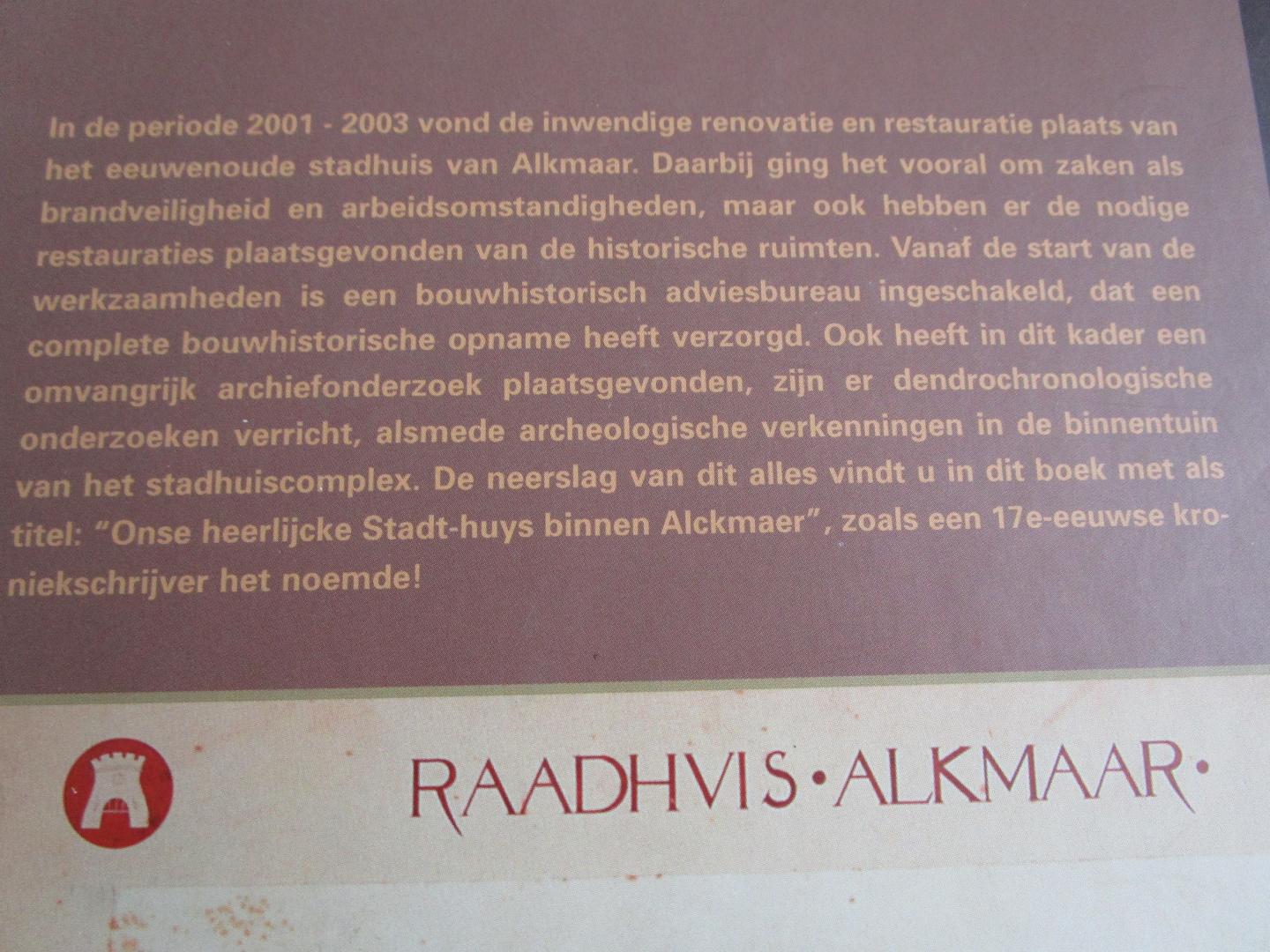 Cox, Joost  (initiatiefnemer en redactie) - Onse heerlijcke Stadt-Huys binnen Alckmaer  - de geschiedenis van het stadhuis van Alkmaar -