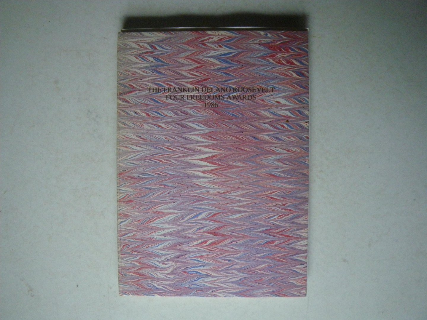 Boertien Cornelis , voorwoord , omslag speciaal ontworpen en handgemaakt door M. peter-Doisy - the Franklin Delano Roosevelt Four Freedoms Awards 1986 , exemplaar J. Aikes Sas van Gent