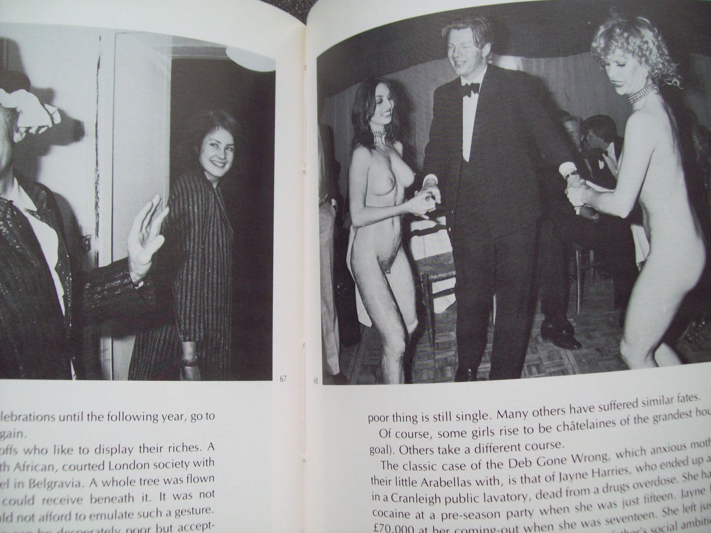 Richard Young & Christopher - "By Invitation Only"  Fotoboek met tekst 122 foto's met o.a. Andy Warhol, Liza Minelli, Rod Stewart , Dirk Bogarde