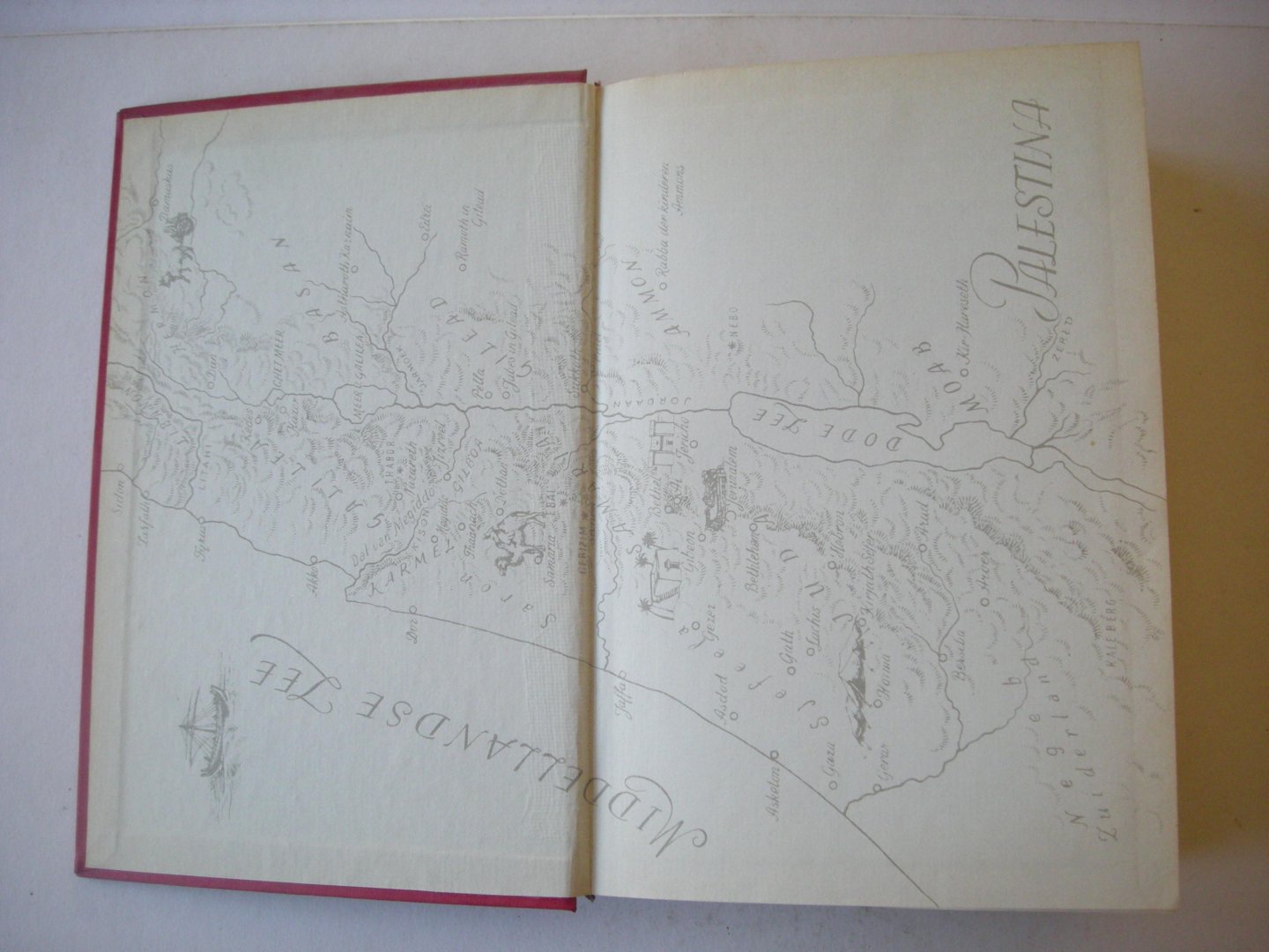 NN / Agtemaal, A.G.van, fotogr./ Vries, J.de, kaarten - Uit het Boek der boeken (ca.10e deel vd bijbelinhoud)