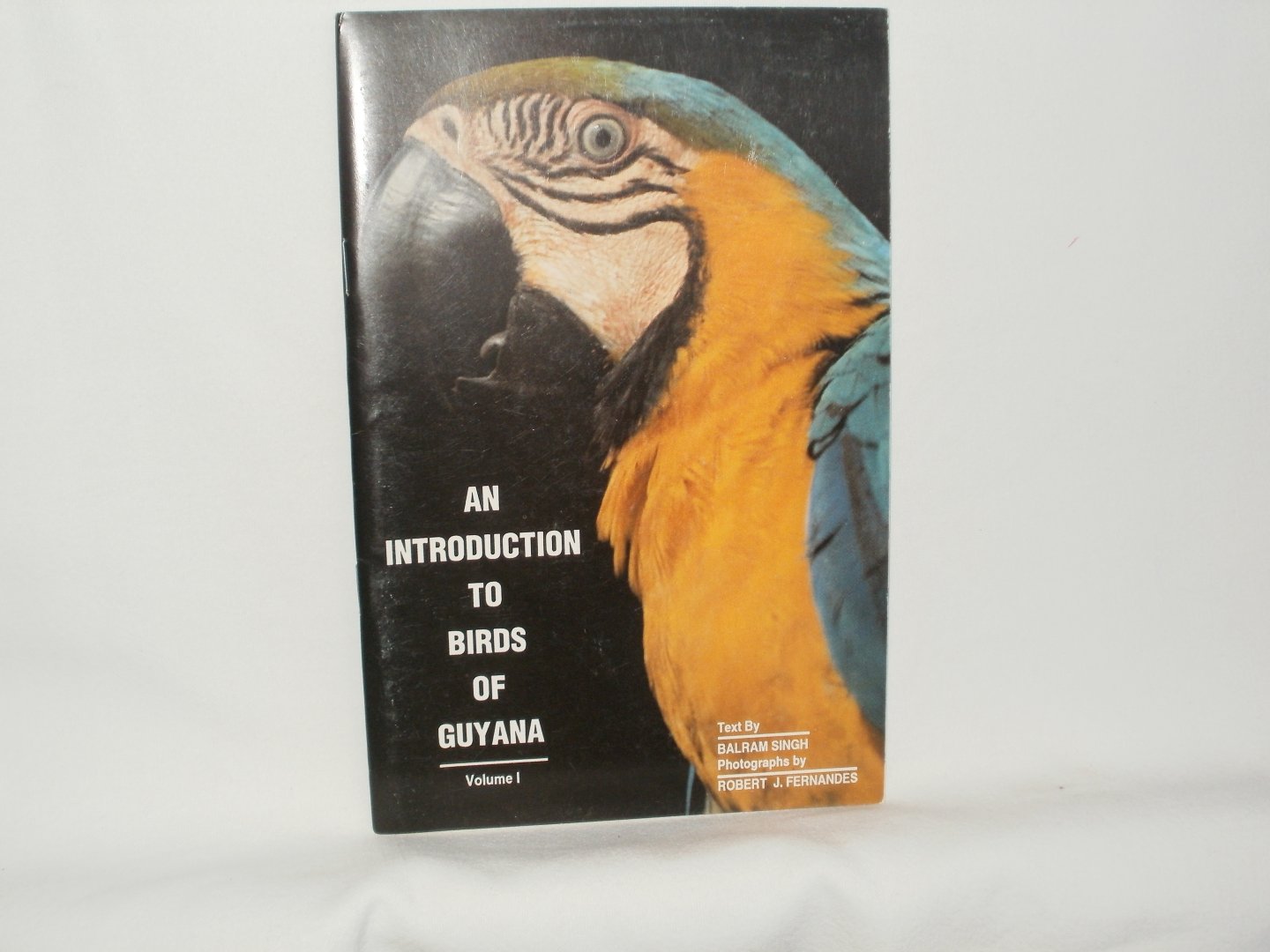 Singh, Balram - An introduction to Birds of Guyana, Volume 1, Guyana in Colour Series.