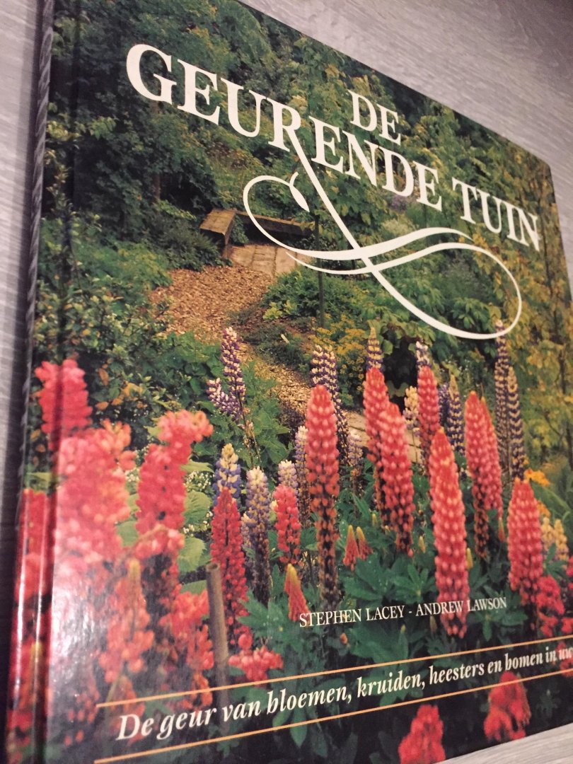 Lacey - Geurende tuin / druk 1