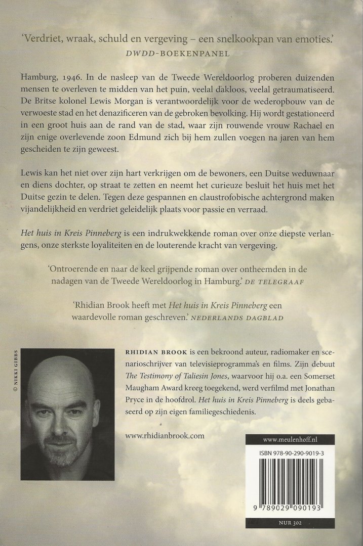 Brook, Rhidian Vertaald uit het Engels door Anne Jongeling en Carla Hazewindus  Omslagfoto Fernando Cortes - Het huis in Kreis Pinneberg