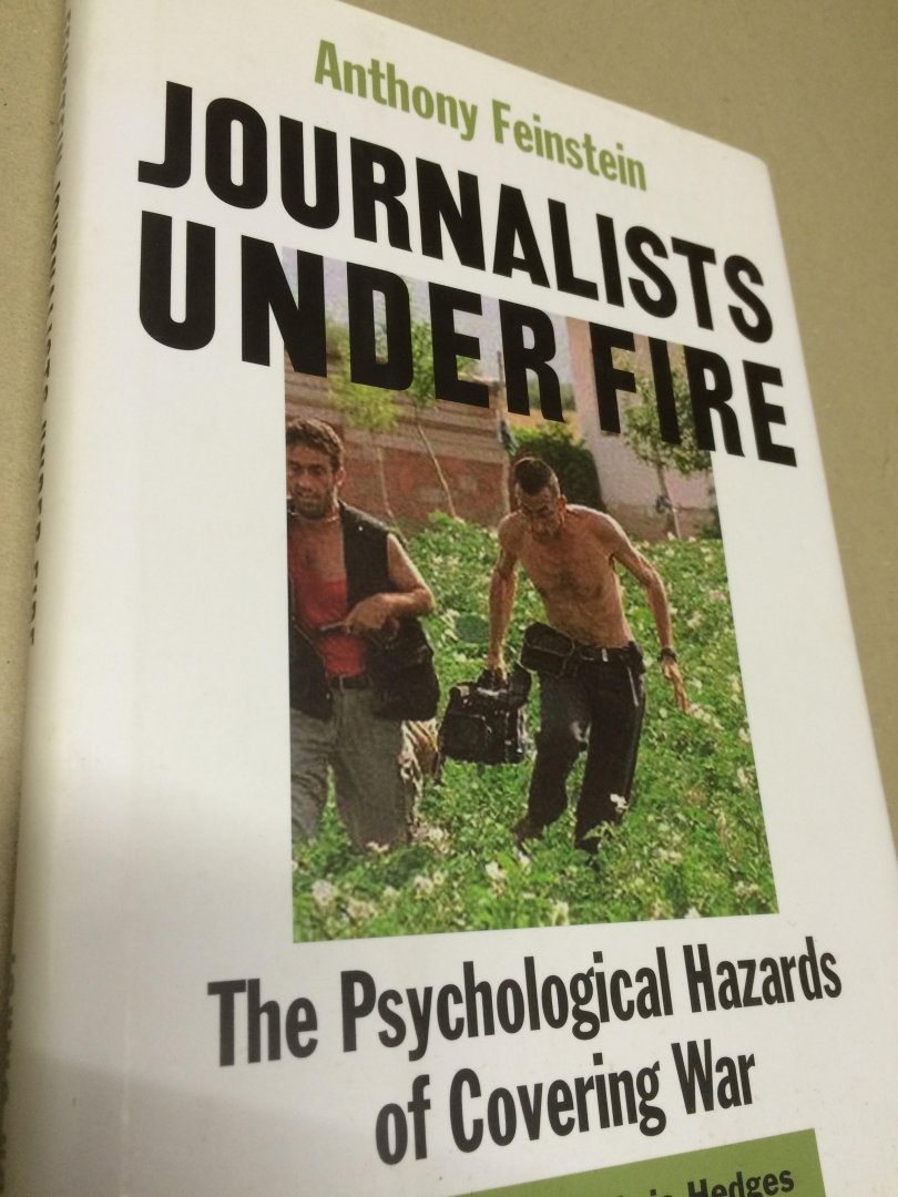 FEINSTEIN, Anthony - journalists under fire, the psychological hazards of covering war