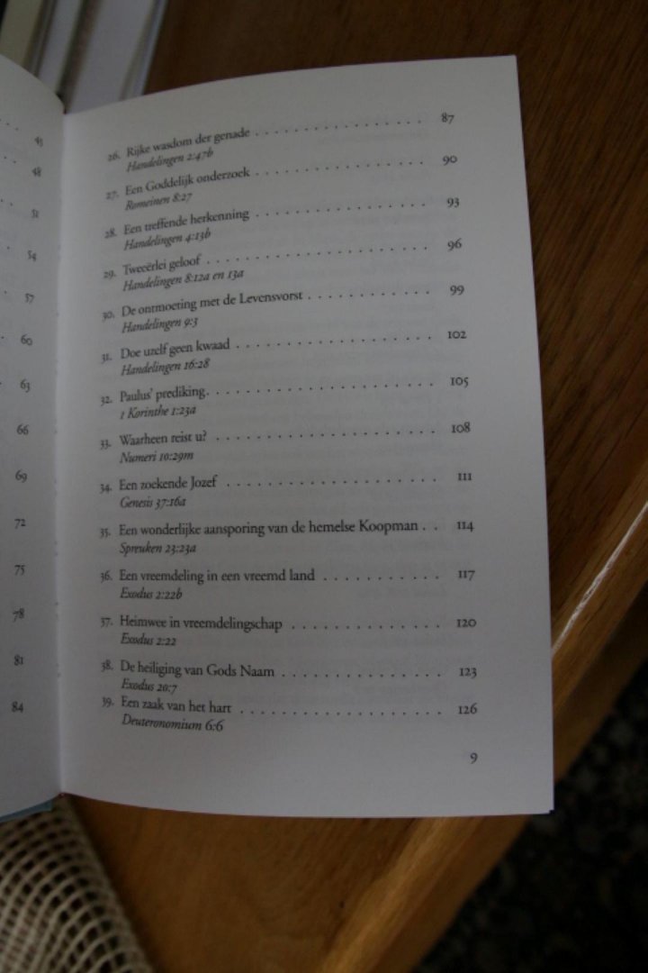 Heiden, Ds. B. van der - Tussen Mara en Elim / 52 meditaties