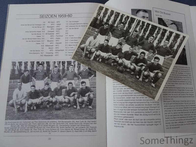 Flamand, Jos [compil.] - K.F.C. Herentals 50 jaar fusie, 1941-1991: jubileumboek. [Met 3 originele foto's en vaandel.]