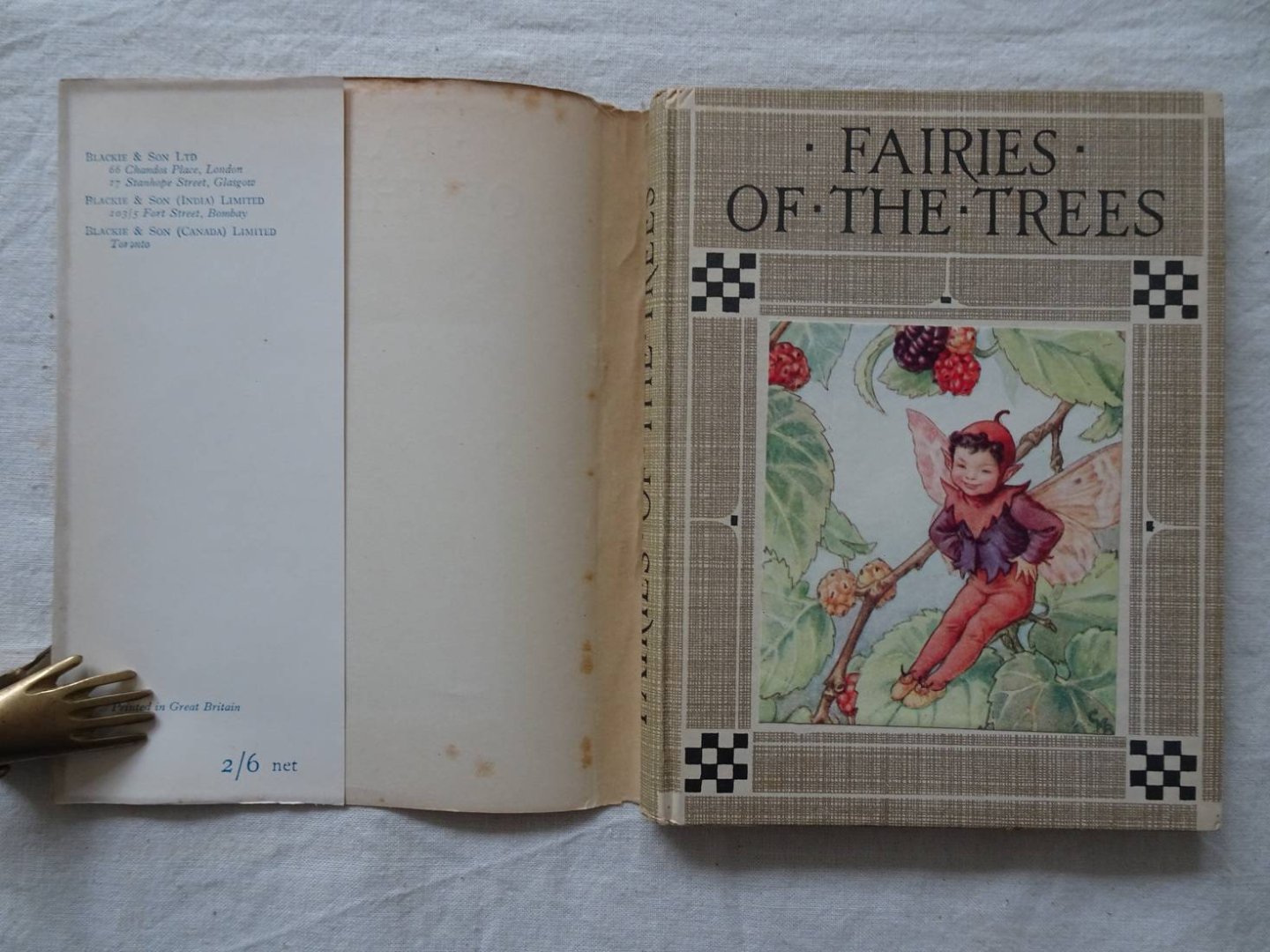 Barker, Cicely Mary. - Flower Fairies of the Trees.