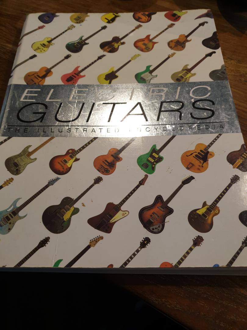 Tony Bacon - Electric Guitars the Illustrated Encyclopedia