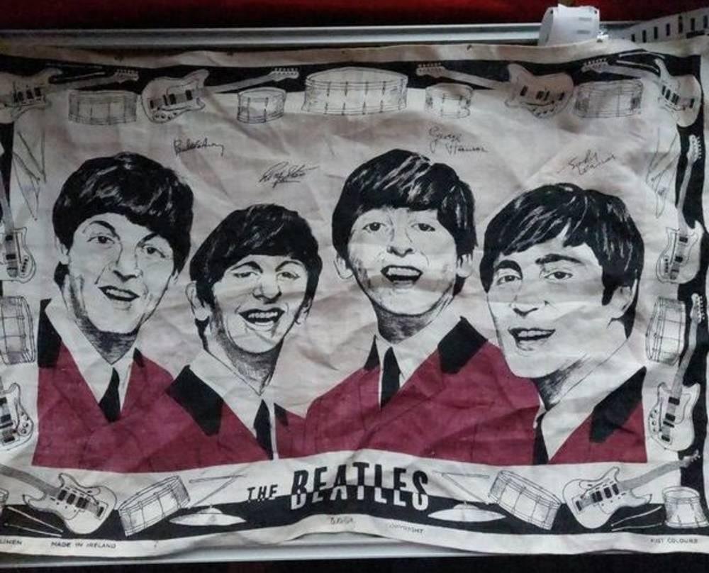  - Linnen Beatles - thee doek in zeer nette staat