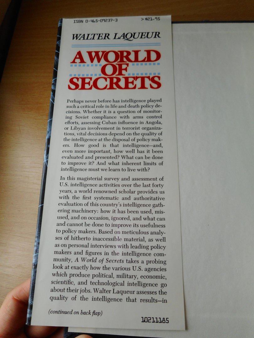 Laqueur, Walter - A world of secrets. The uses and limits of intelligence