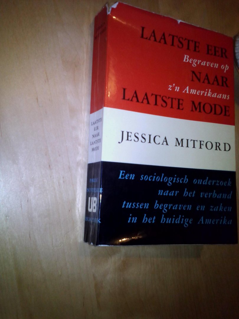 Mitford, Jessica - Laatste eer naar laatste mode ( begraven op z'n amerikaans)