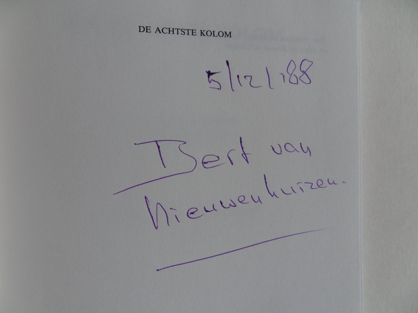 Nieuwenhuizen, Bert van. [ ! GESIGNEERD ]. - De Achtste Kolom. - Zesenvijftig impressies uit het Zeister leven.