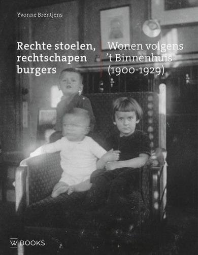 BRENTJENS, YVONNE. - Rechte stoelen, rechtschapen burgers. Wonen volgens 't Binnenhuis (1900-1929). 9789040078279