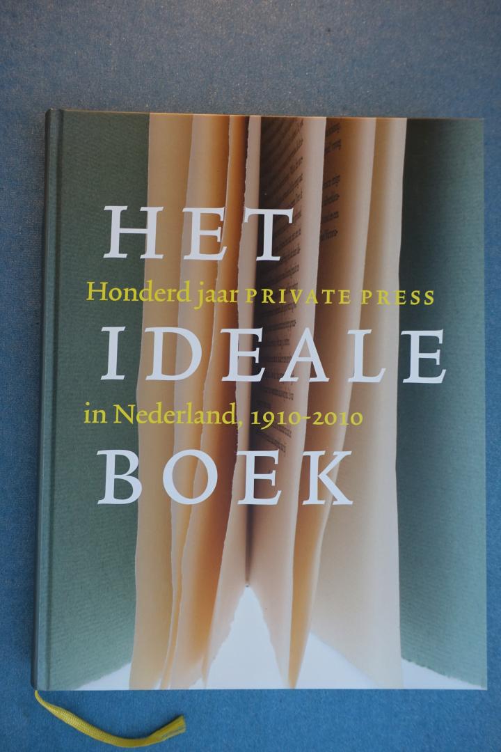 Capelleveen, Paul van & Clemens de Wolf (red.) - Het ideale boek. Honderd jaar private press in Nederland, 1910-2010