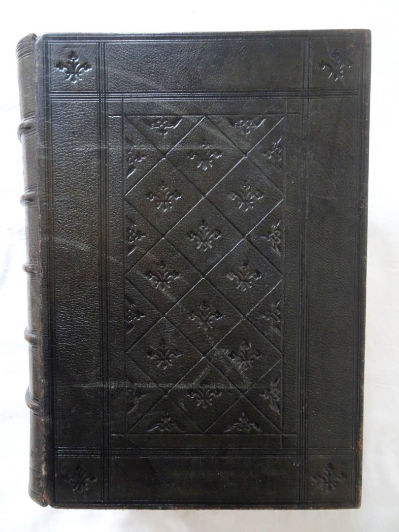 Henry, Matthew. - The Family Devotional Bible; with copious notes and reflections on each chapter of the Old and New Testament; and valuable marginal references.