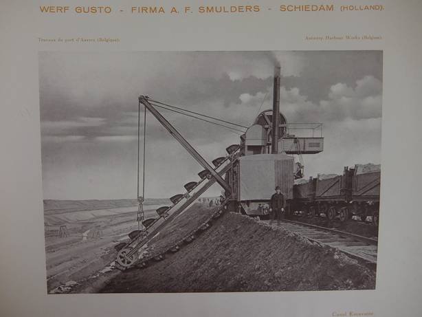 -. - Werf Gusto. Firma A.F. Smulders, Schiedam (Holland). Ingénieurs-Constructeurs/ Engineers & Shipbuilders. Excavateurs-Excavators.
