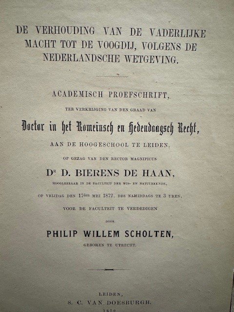 SCHOLTEN, P. W., - De verhouding van de vaderlijke macht tot de voogdij, volgens de Nederlandsche wetgeving