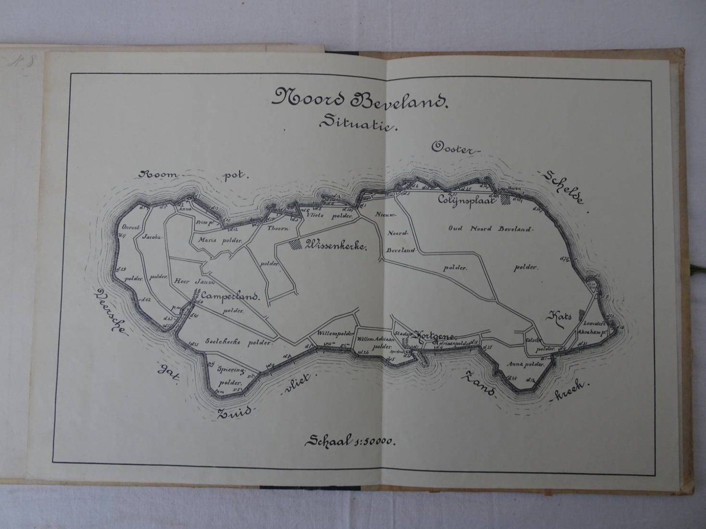 N.n.. - Portefeuille inhoudende 9 teekeningen bevattende eene situatie en de lengte- en dwarsprofielen van de zeedijken der polders op Noord-Beveland.