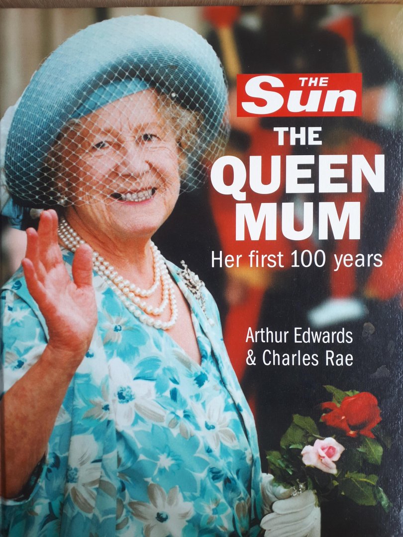 Edwards, Arthur/Rae, Charles - The Queen Mum. Her first 100 years