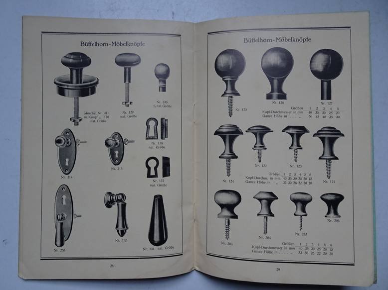 N.n.. - Musterbuch über Bau- u. Möbelbeschläge aus Büffelhorn.