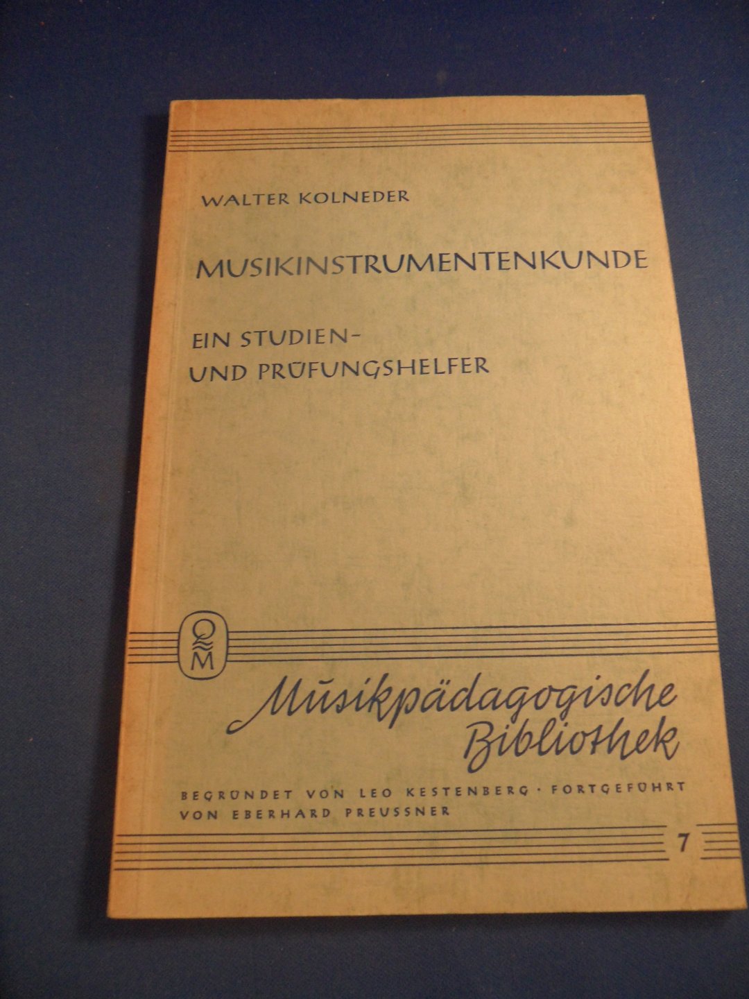 Kolneder, Walter - Musikinstrumentenkunde. Ein Studien- und Prüfungshelfer