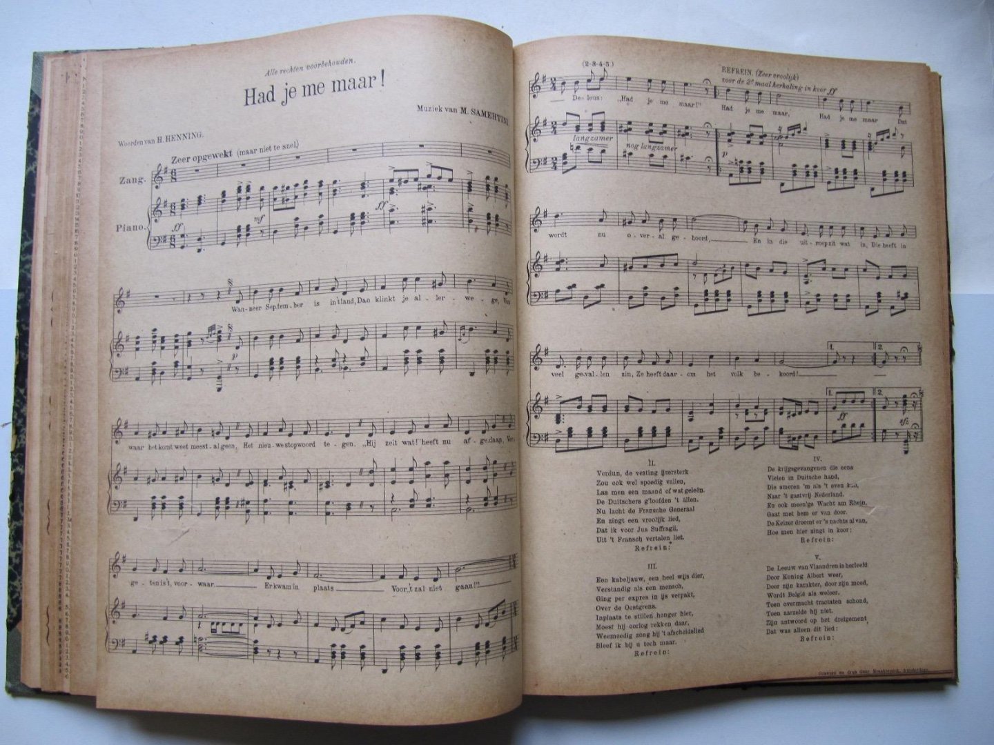 Diverse auteurs - Strauss-Walsen voor piano 2 handig, en vele andere stukken bladmuziek met tekst