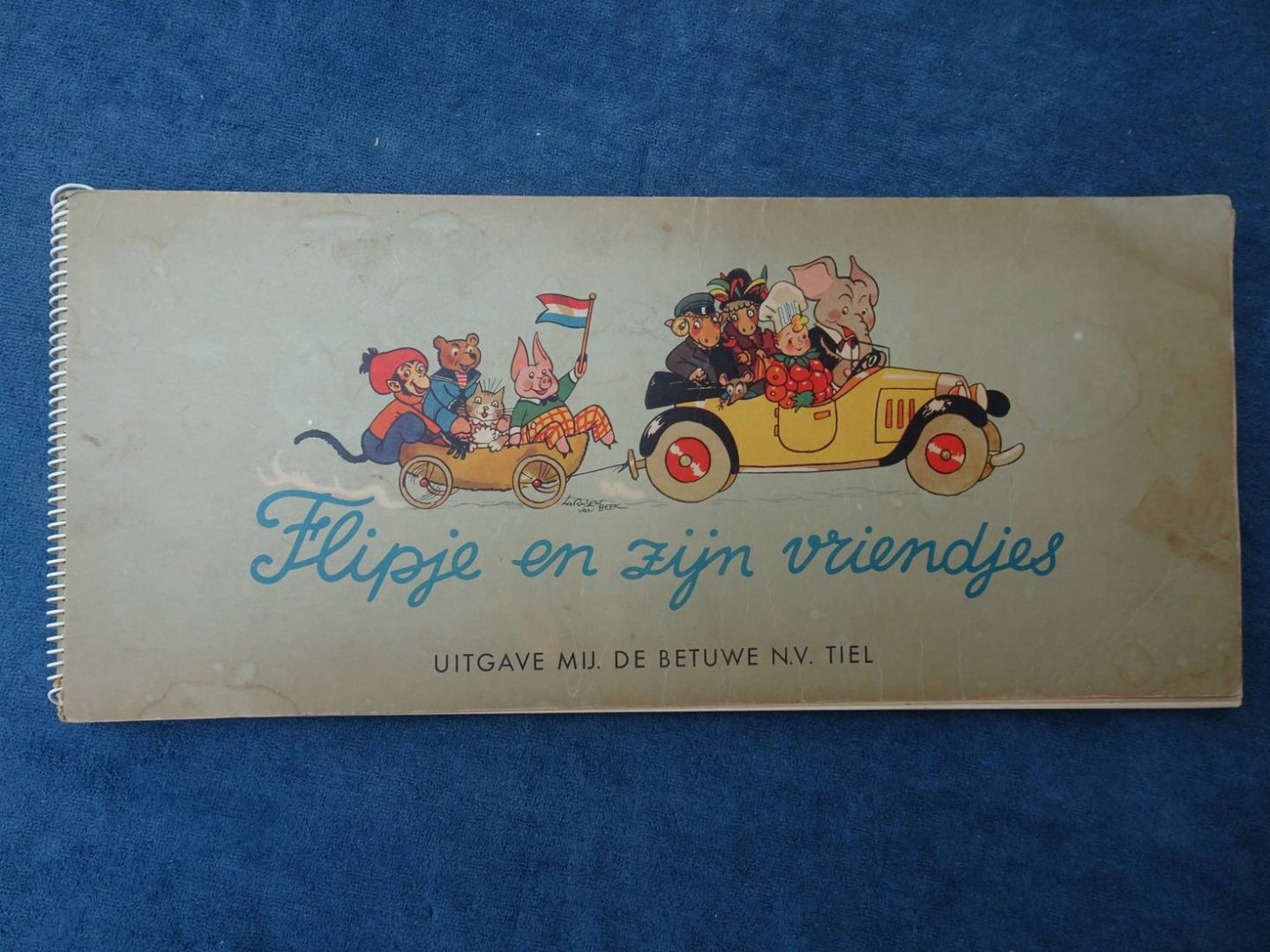(Harmsen van der Beek, E.M. ten). - Flipje en zijn vriendjes. Een album voor het verzamelen van de Betuwe-films, voorafgegaan door een vertelling van Flipje's prilste jeugd bij de kabouters en hoe hij in dierenland kwam, naar tekeningen van E.M. ten Harmsen van der Beek.