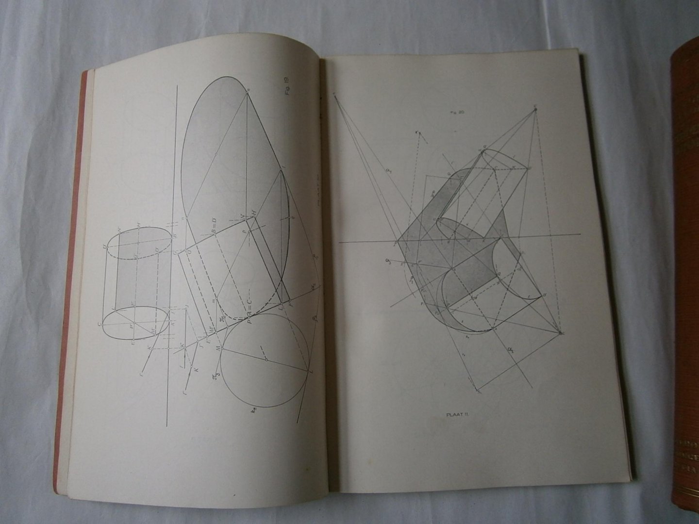 Veen, H.J. van - Beknopt leerboek der beschrijvende meetkunde + atlas