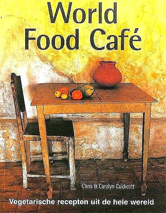 Caldicott , Chris . & Carolyn Caldicott . [ isbn 9789058971531 ] inv 2619 - World Food Cafe . ( Vegetarische recepten uit de hele wereld  . ) is een verzameling van verukkelijke vegetarische recepten en boeiende reisverhalen waarin beschreven wordt hoe de recepten ontdekt zijn. -