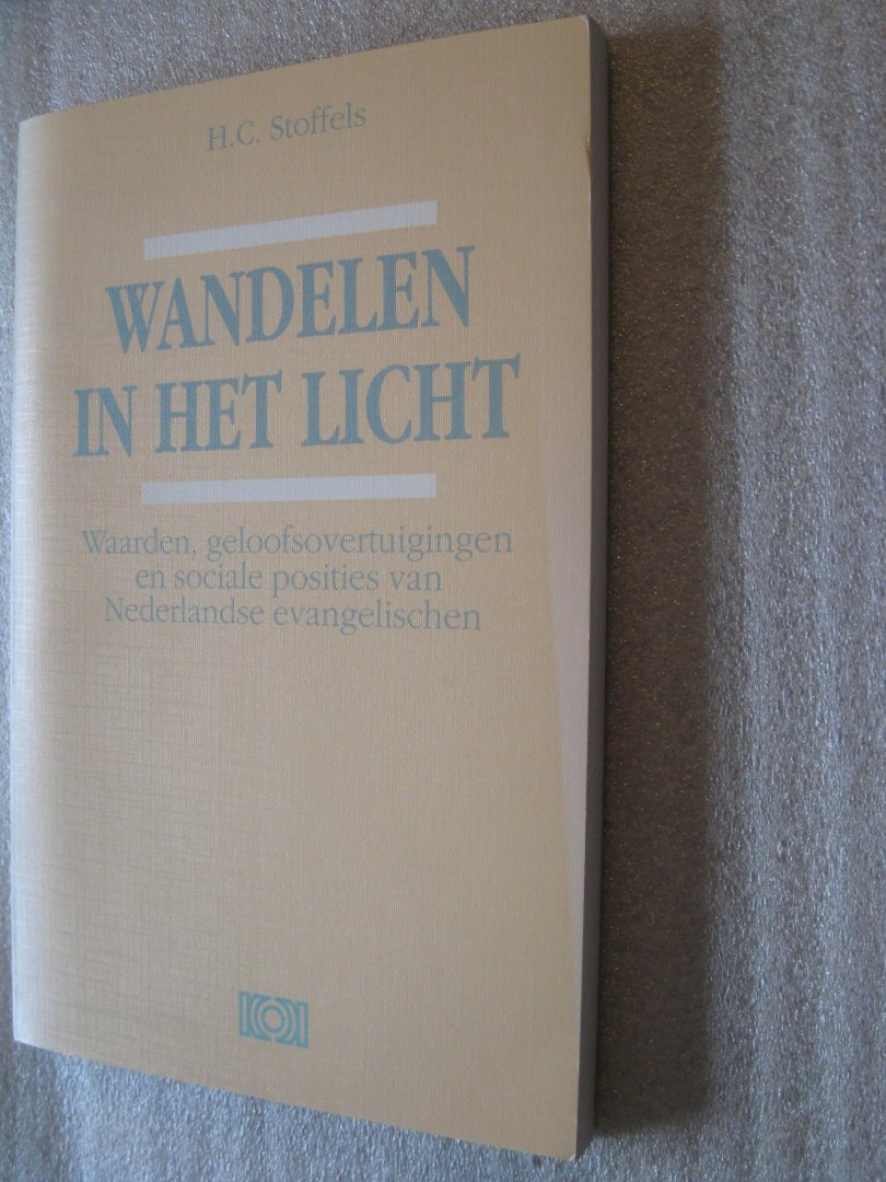 Stoffels, H.C. - Wandelen in het licht / Waarden, geloofsovertuigingen en sociale posities van Nederlandse evangelischen