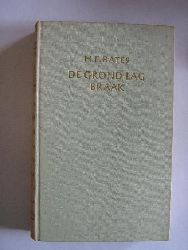 Bates, H.E. - De Grond lag braak