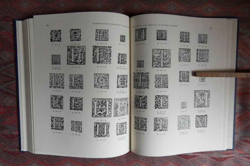 Woodfield, Denis B. - Surreptitious Printing in England 1550 - 1640. [ vertaling: heimelijk drukwerk in Engeland van 1550 tot 1640 ].