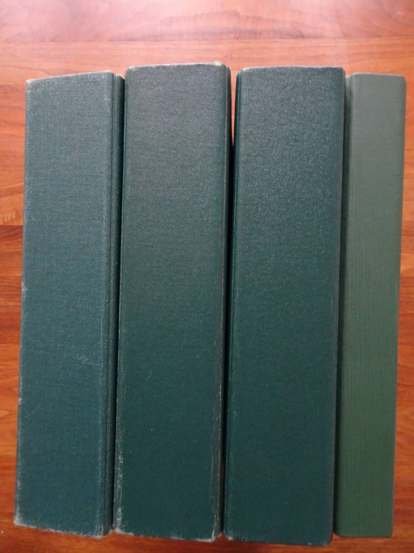 N.n. - Sigarenbandjes.  4 Albums met circa 5000 sigarenbandjes van hoofdzake-                                                                           lijk Nederlandse sigarenfabrieken.