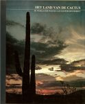 Abbey, Edward & met schitterende foto's en illustraties & vertaling van M.J. Daan - Stiemens & Dick Hillenius en Mary Y Steinbauer - Het land van de Cactus .. Uit de serie : De wereld der woeste natuur.