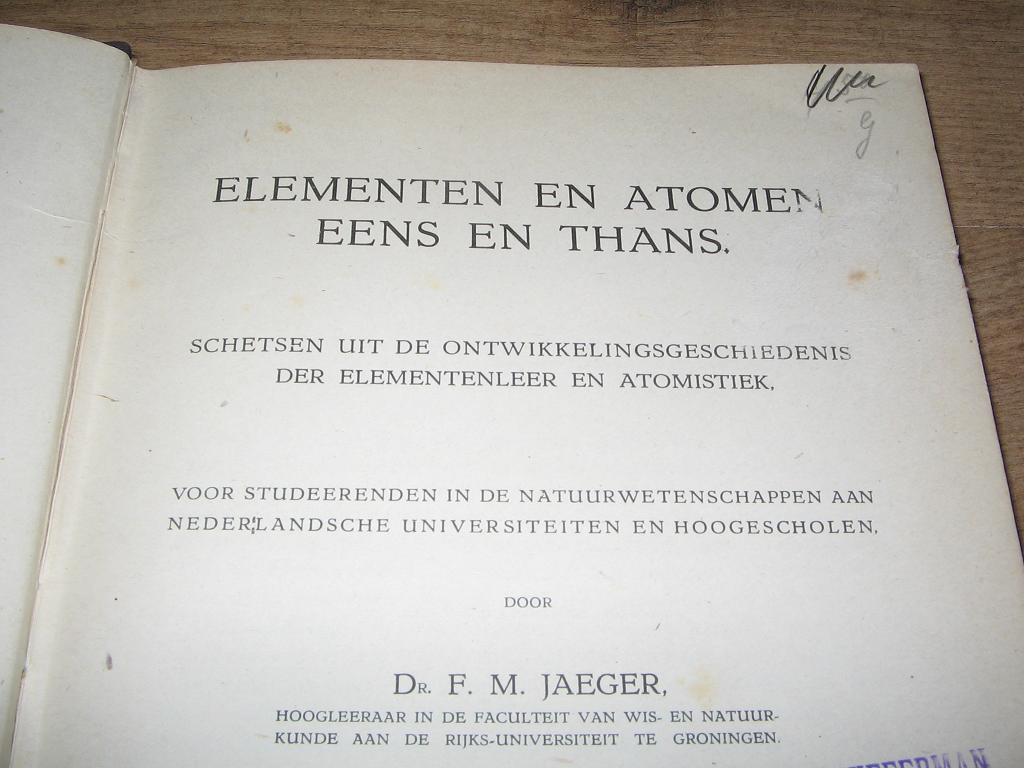 Jaeger, Dr. F.M. - Elementen en atomen eens en thans - schetsen uit de ontwikkelingsgeschiedenis der elementenleer en atomistiek - voor studeerenden in de natuurwetenschappen aan Nederlandsche universiteiten en hoogeschoolen
