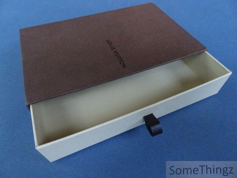 Louis Vuitton. - Original Louis Vuitton pull-out box.